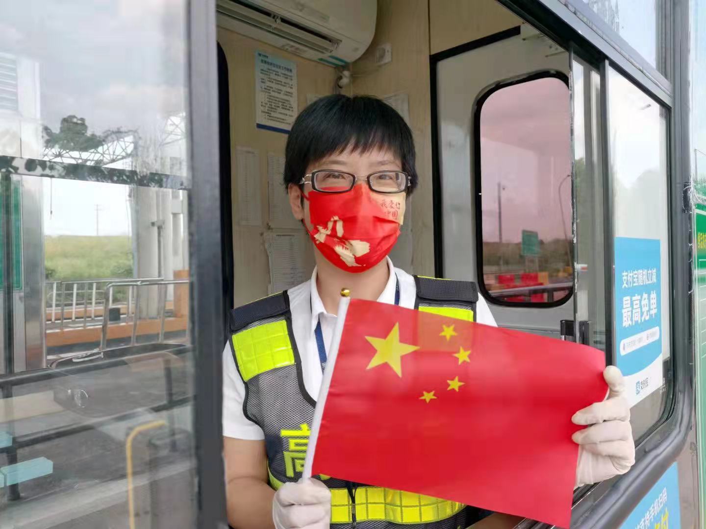 1633677463582122.jpg 國(guó)慶我在崗照片4張亮拍攝.jpg