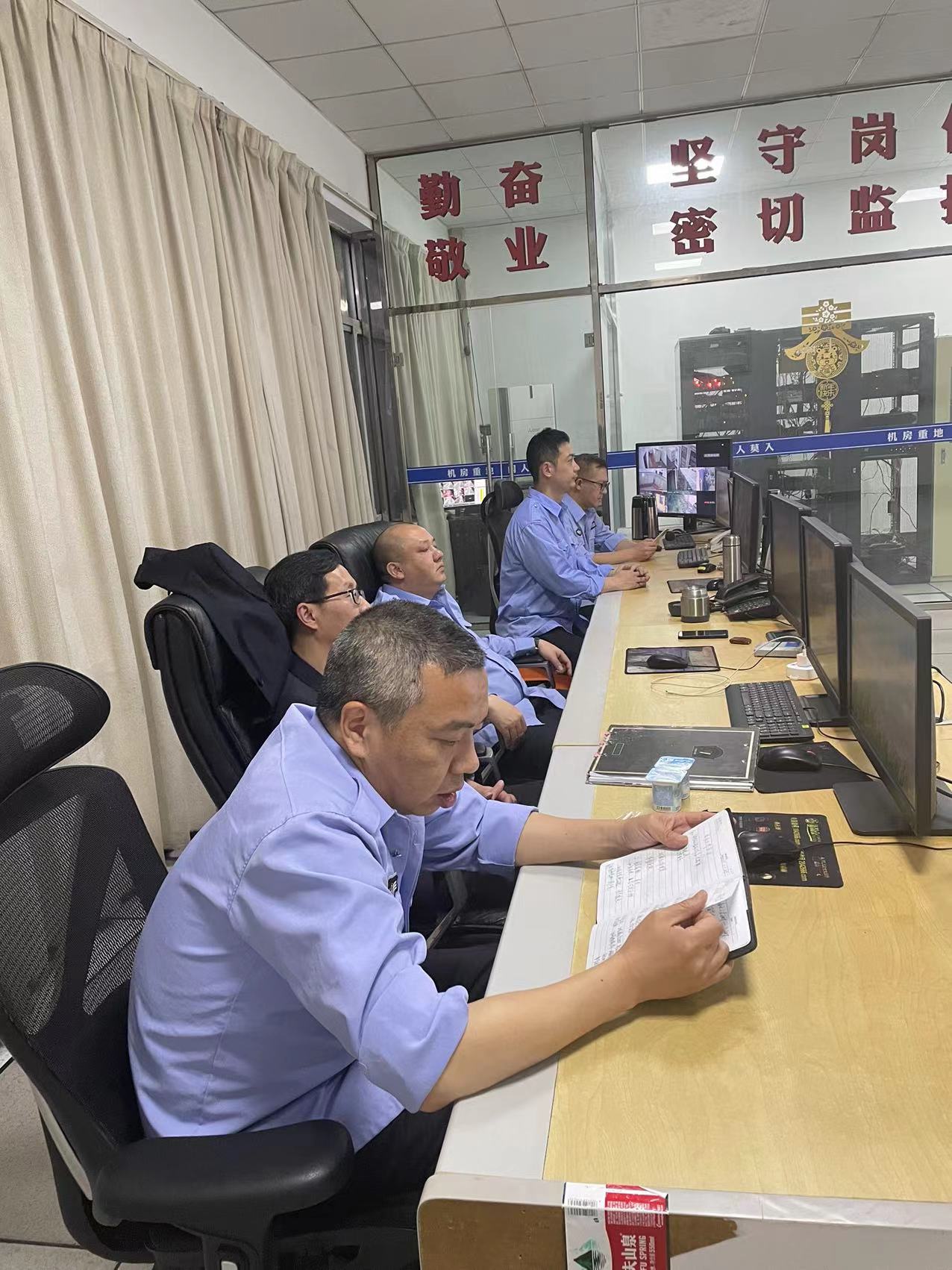 1649918829332412.jpg 執(zhí)勤一隊(duì)學(xué)習(xí)王之佳攝.jpg